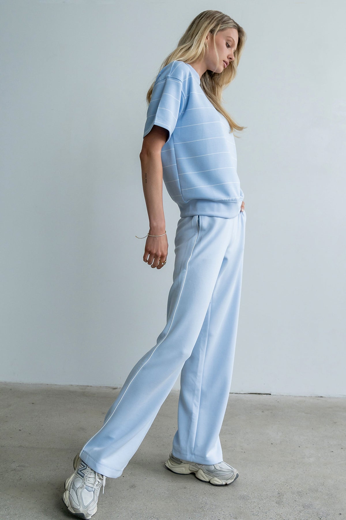 High Waisted Wide Leg Jeans with Front Seam Detail and Pockets