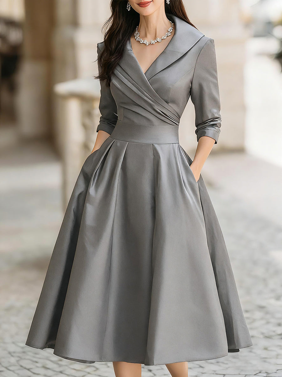 V-Neck Evening Dress with Tailored Silhouette for Special Occasions