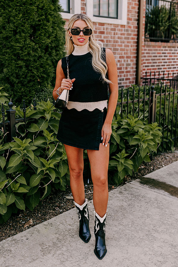 Fitted Turtleneck Knit Top with Scalloped Edges and Oatmeal Trim