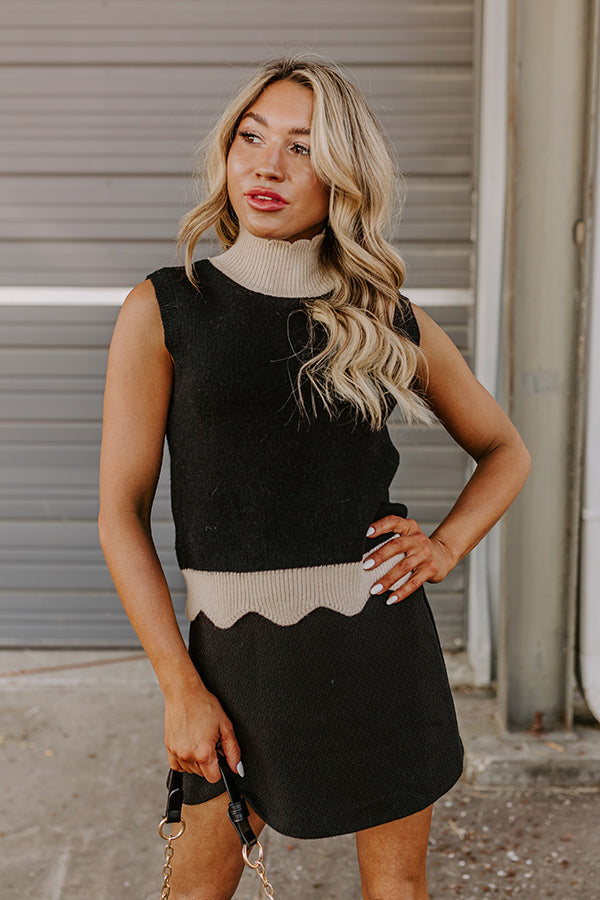 Fitted Turtleneck Knit Top with Scalloped Edges and Oatmeal Trim