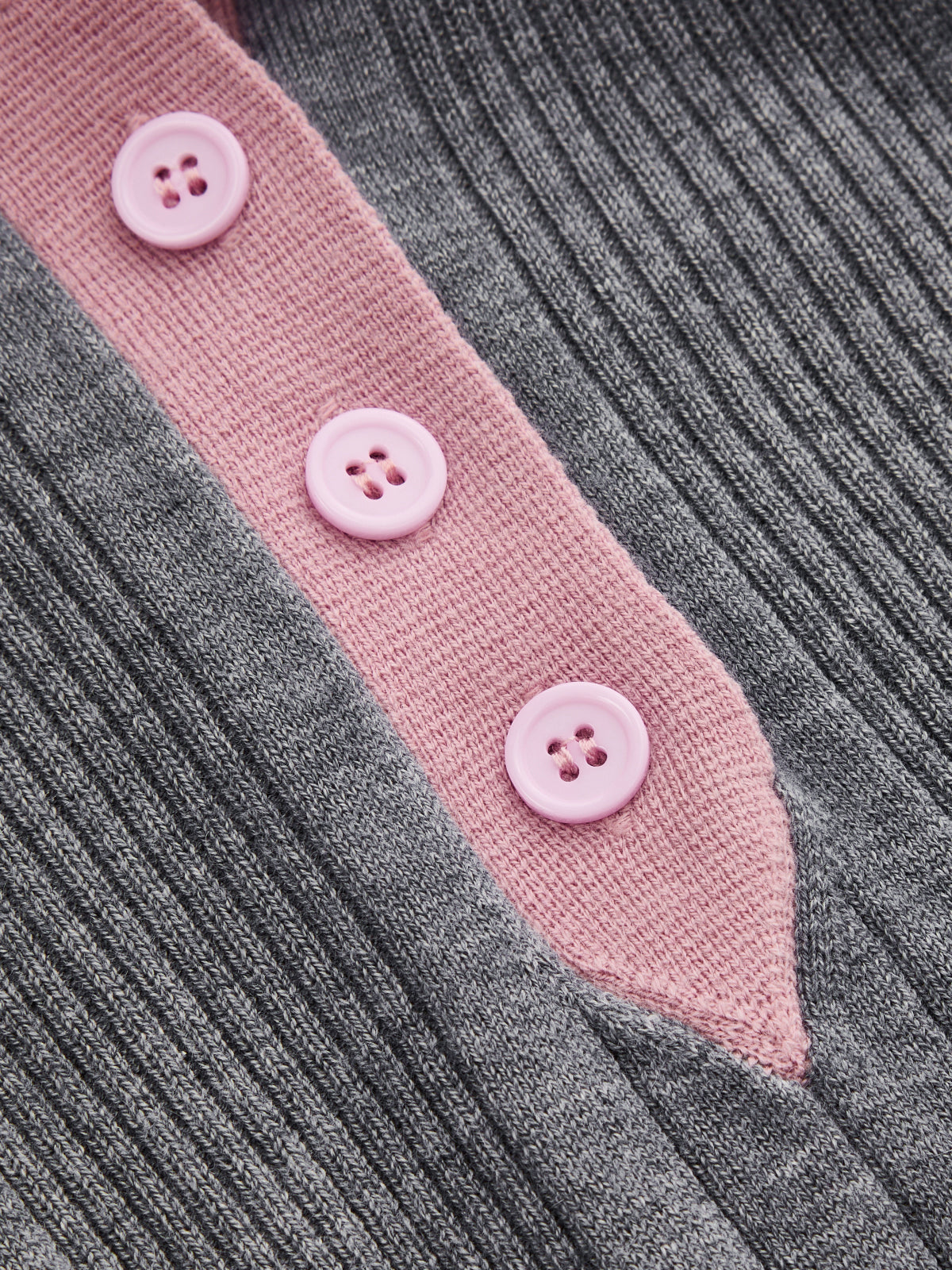 Slim Fit Knit Top with Medium Stretch and Contrast Collar