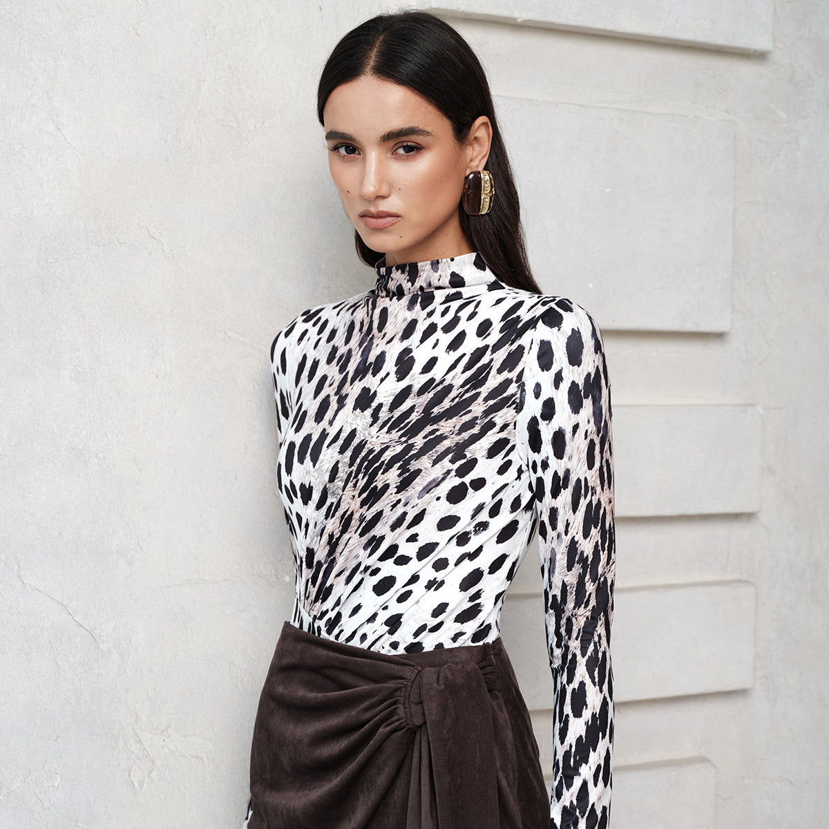 Funnel Neck Jersey Top with Leopard Print and Medium Stretch