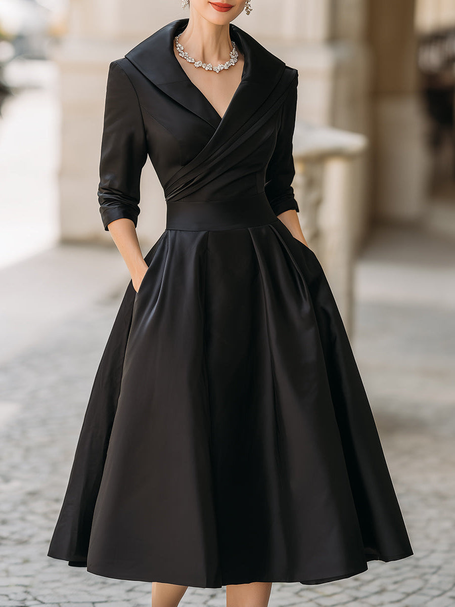 V-Neck Evening Dress with Tailored Silhouette for Special Occasions