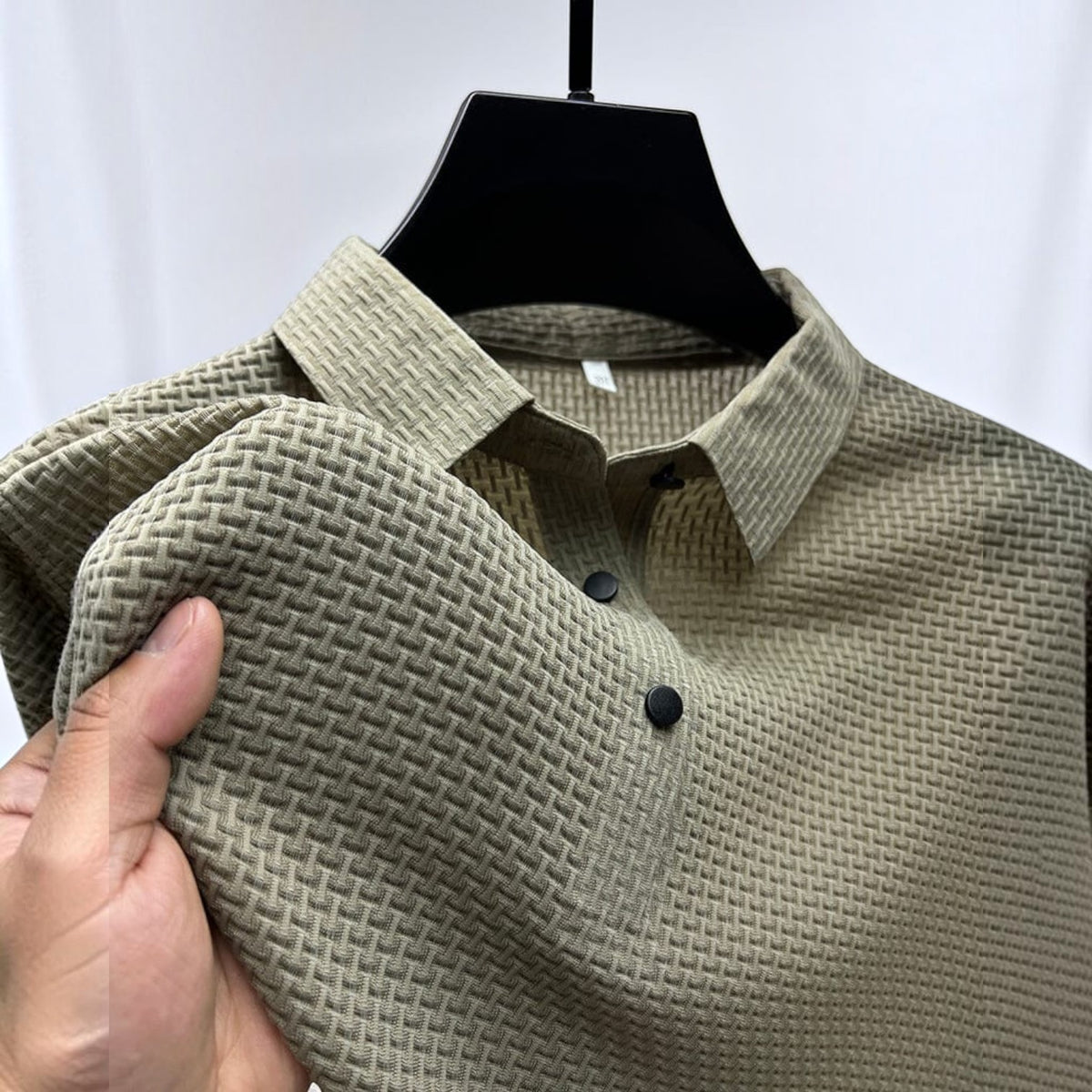 Breathable Mesh T-Shirt with Ventilation Panels and Contemporary Design
