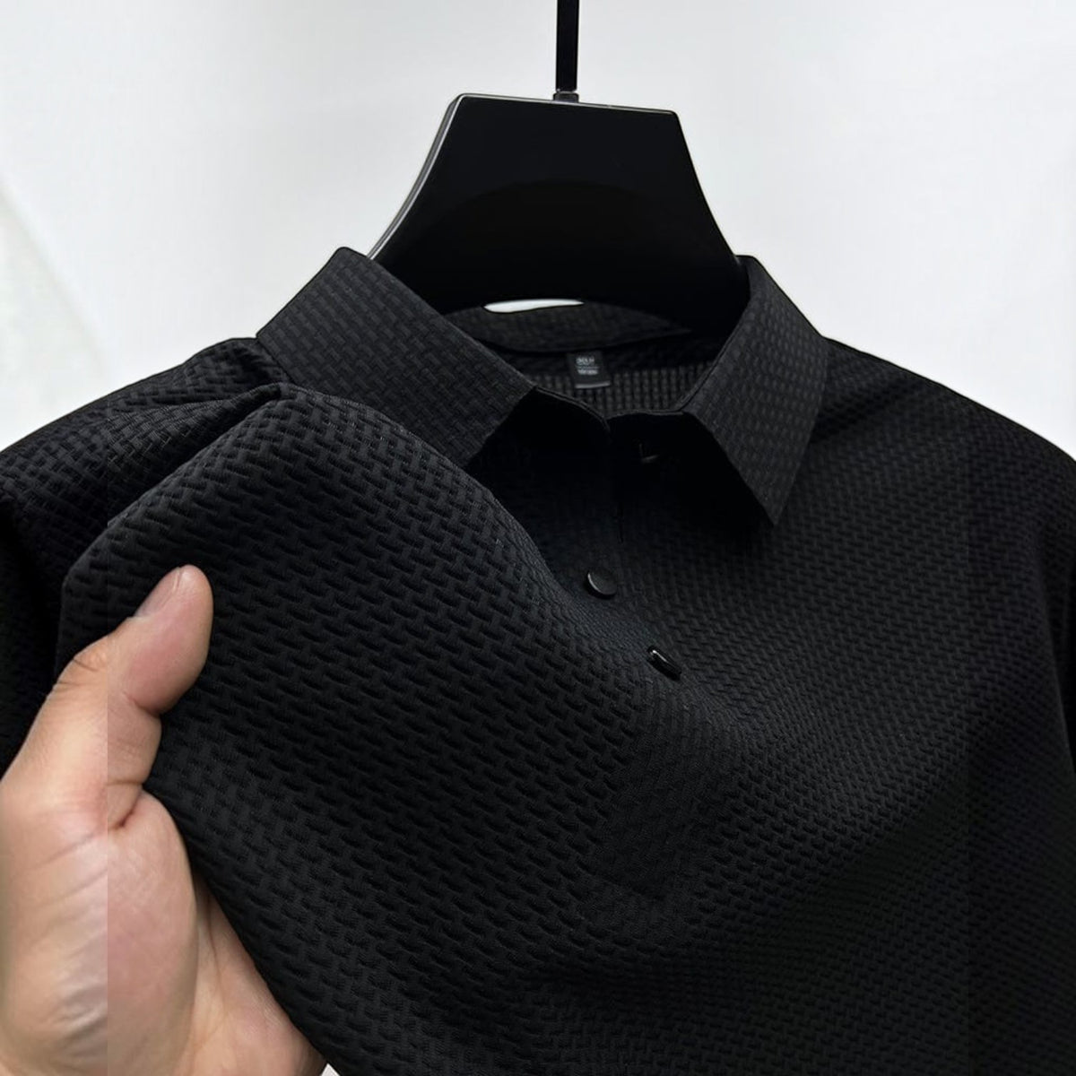 Breathable Mesh T-Shirt with Ventilation Panels and Contemporary Design