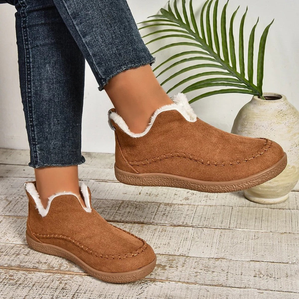 Warm Ankle Snow Boots with Faux Fur Lining and Buckle Strap