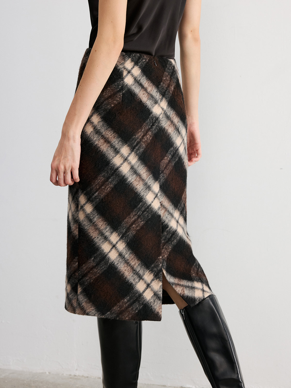 Slim Fit Midi Skirt with Wool Blend Fabric and Mid Waist Positioning