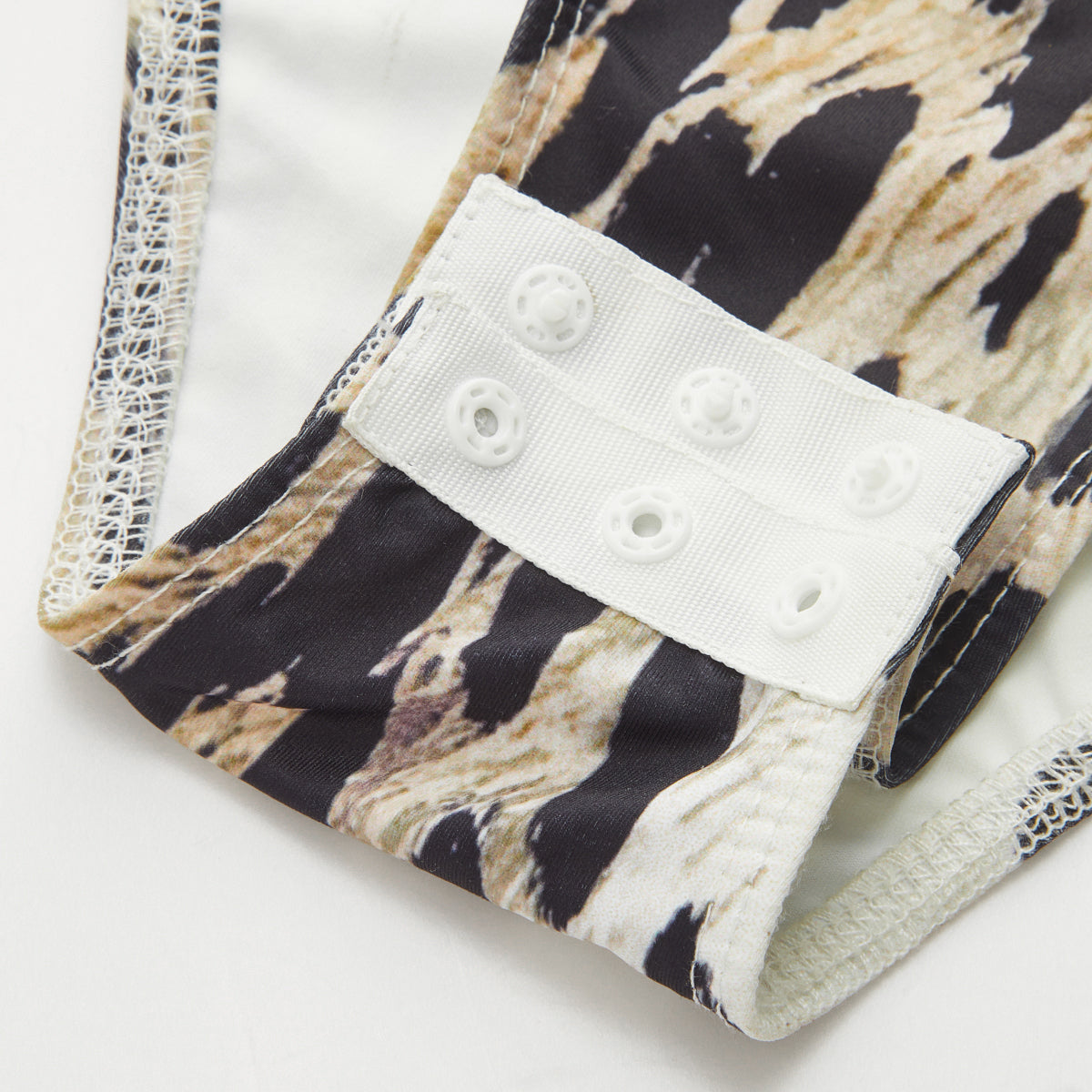 Funnel Neck Jersey Top with Leopard Print and Medium Stretch