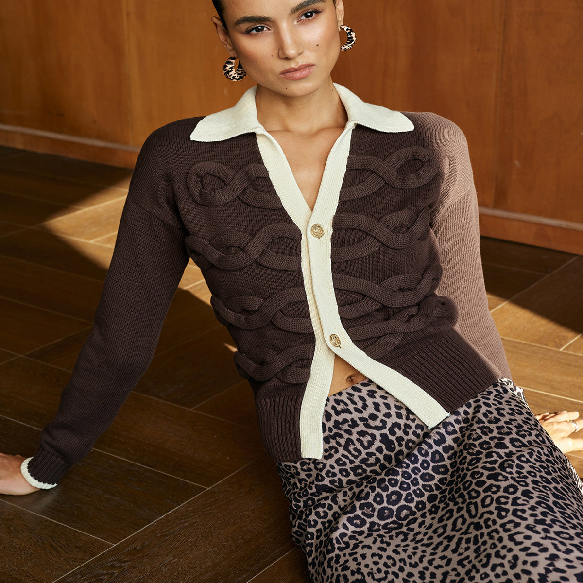 Knit Cardigan with Contrast Collar and High Stretch Fabric