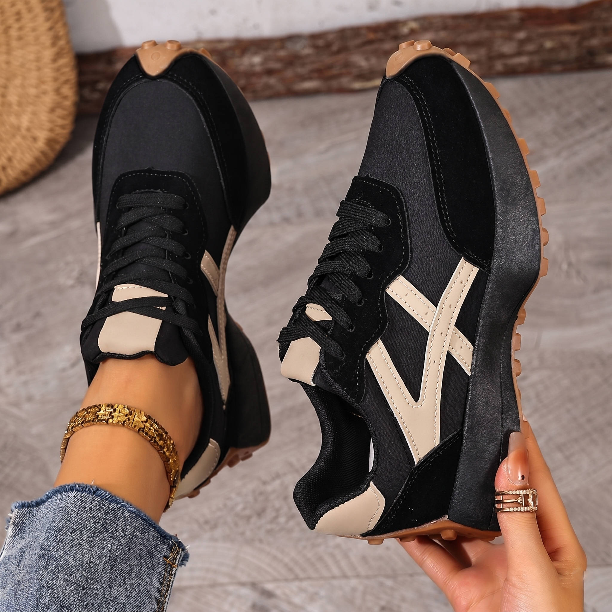 Walking Sneakers, Lightweight Everyday Shoes with Cushioned Insole and Mesh Upper