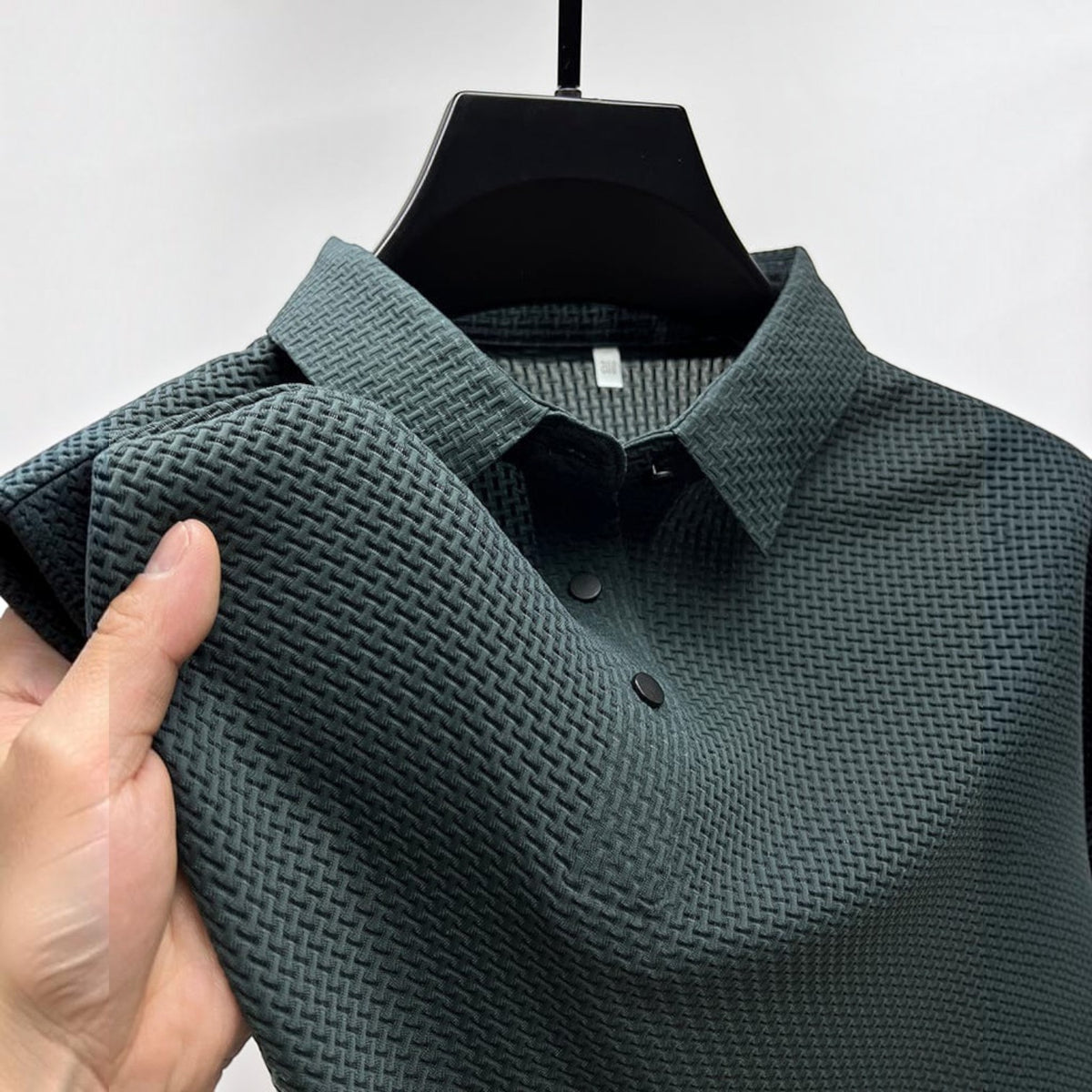 Breathable Mesh T-Shirt with Ventilation Panels and Contemporary Design