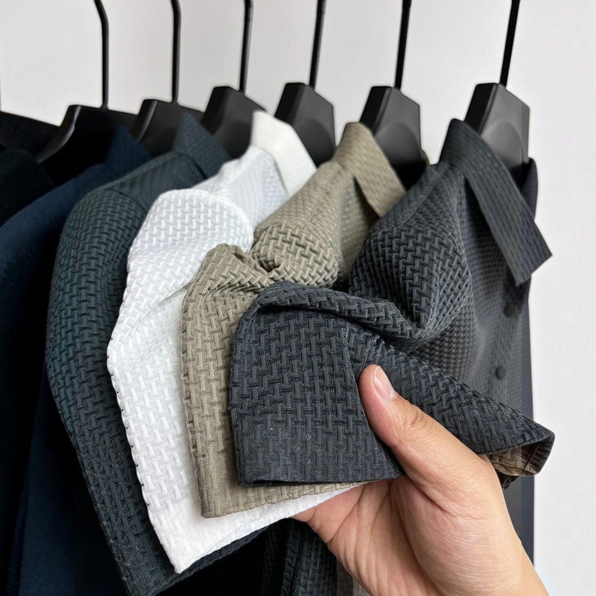 Breathable Mesh T-Shirt with Ventilation Panels and Contemporary Design