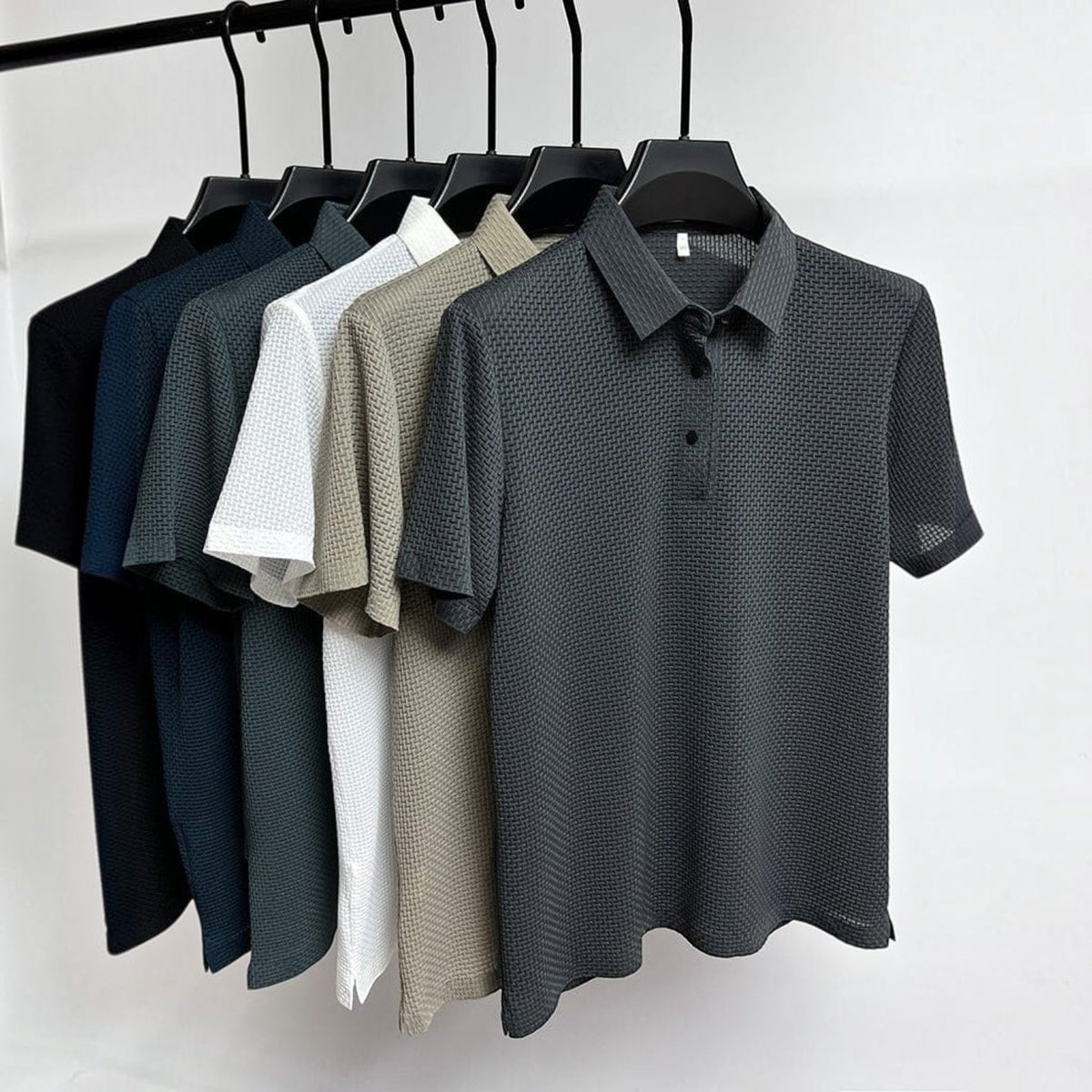 Breathable Mesh T-Shirt with Ventilation Panels and Contemporary Design