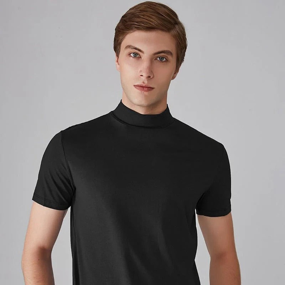 Short Sleeve Crew Neck Cotton Graphic T Shirt with Retro Band Print