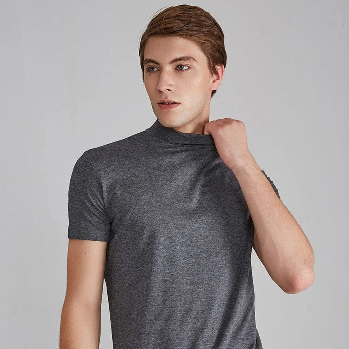 Short Sleeve Crew Neck Cotton Graphic T Shirt with Retro Band Print