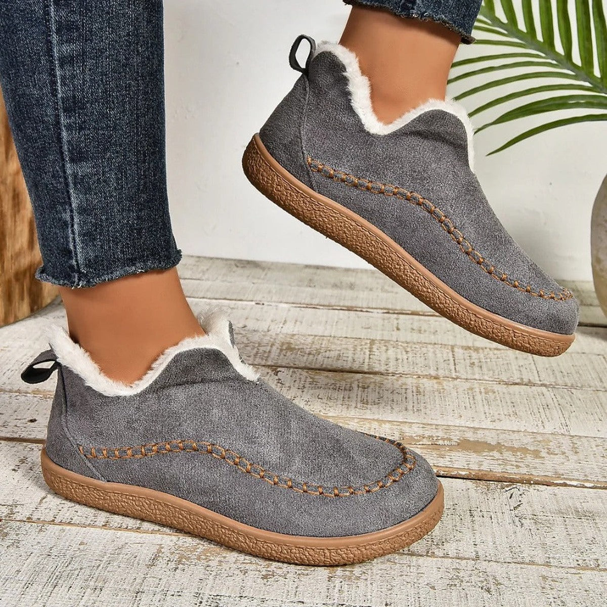 Warm Ankle Snow Boots with Faux Fur Lining and Buckle Strap